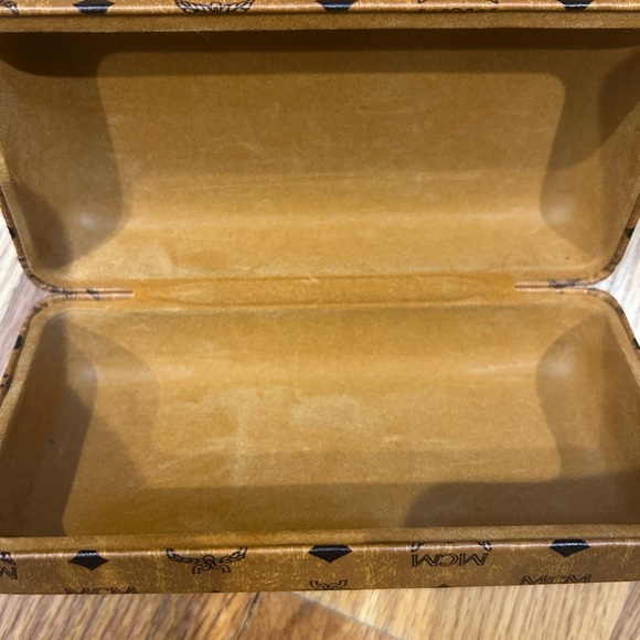 MCM Black Cat Eye Sunglasses - Picture 4 of 8